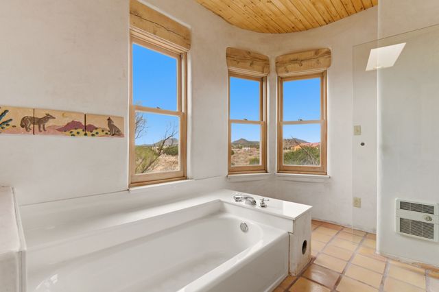 3 AB Apache Rd, Santa Fe, NM 87508