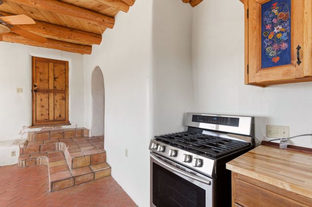 3 AB Apache Rd, Santa Fe, NM 87508