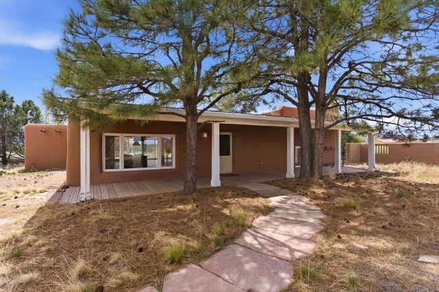 3 AB Apache Rd, Santa Fe, NM 87508