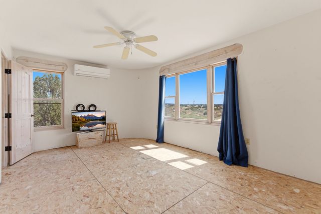 3 AB Apache Rd, Santa Fe, NM 87508