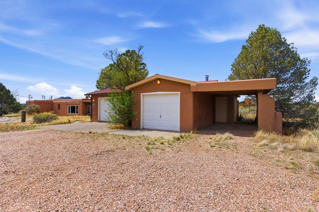 3 AB Apache Rd, Santa Fe, NM 87508