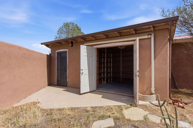 3 AB Apache Rd, Santa Fe, NM 87508