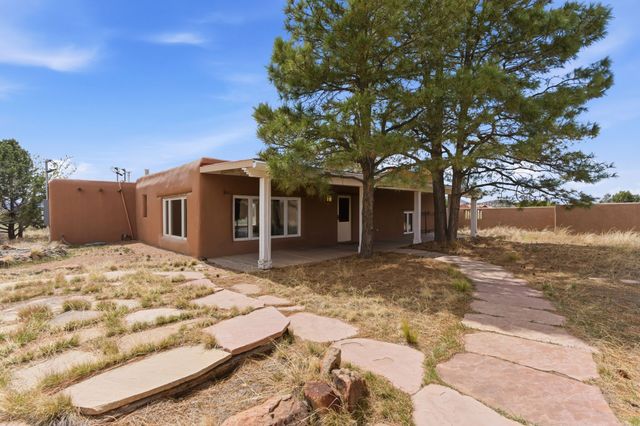 3 AB Apache Rd, Santa Fe, NM 87508