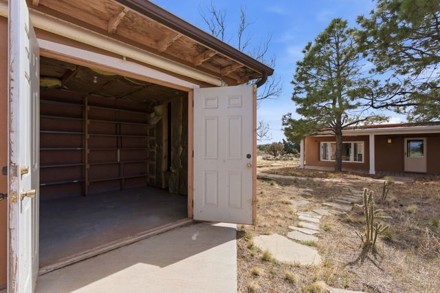 3 AB Apache Rd, Santa Fe, NM 87508