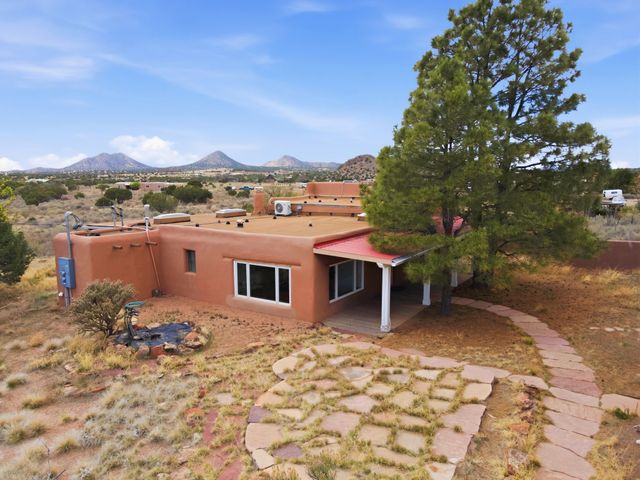 3 AB Apache Rd, Santa Fe, NM 87508