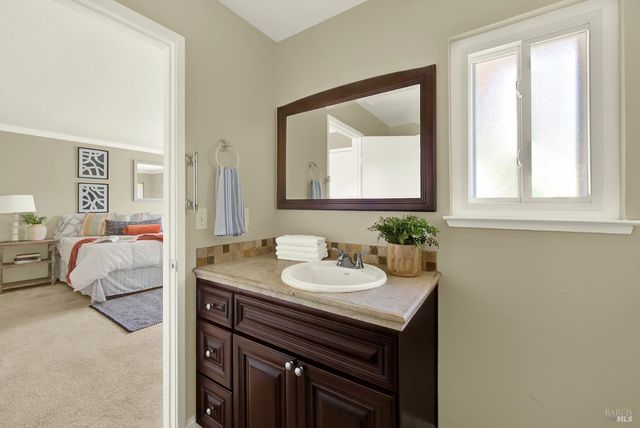 442 Yellowstone Dr, Vacaville, CA 95687