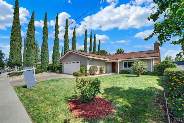442 Yellowstone Dr, Vacaville, CA 95687