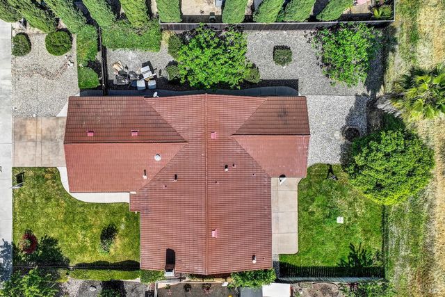 442 Yellowstone Dr, Vacaville, CA 95687