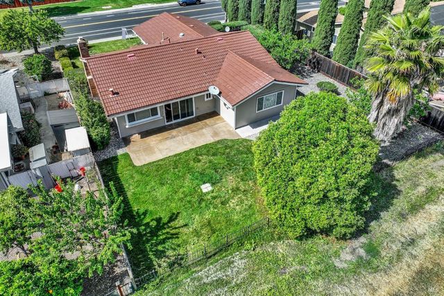 442 Yellowstone Dr, Vacaville, CA 95687