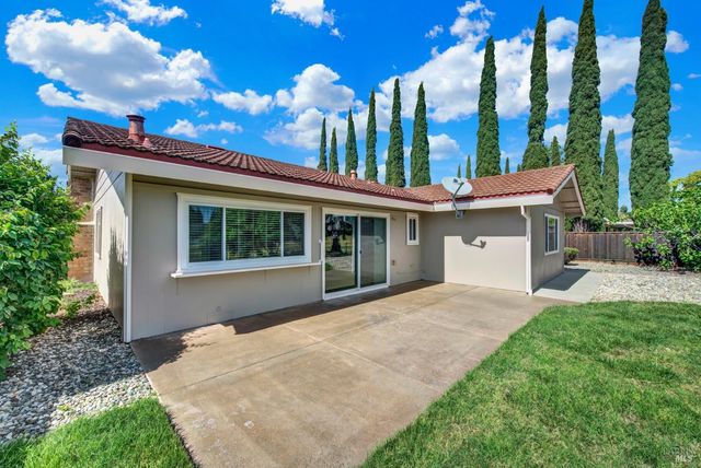 442 Yellowstone Dr, Vacaville, CA 95687