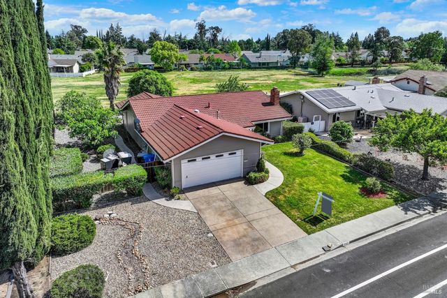 442 Yellowstone Dr, Vacaville, CA 95687