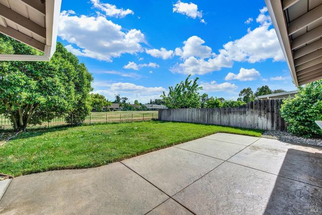 442 Yellowstone Dr, Vacaville, CA 95687