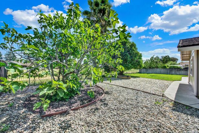 442 Yellowstone Dr, Vacaville, CA 95687