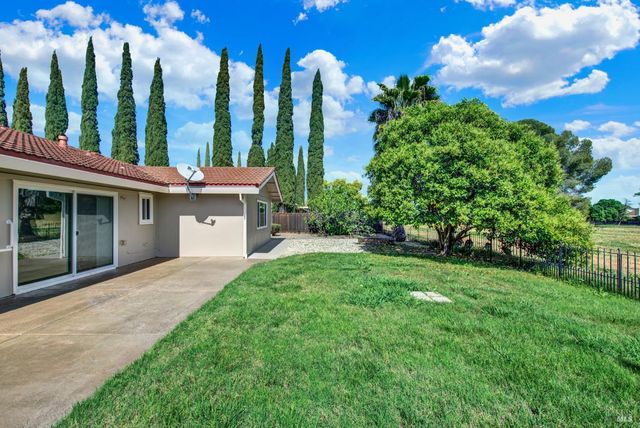 442 Yellowstone Dr, Vacaville, CA 95687