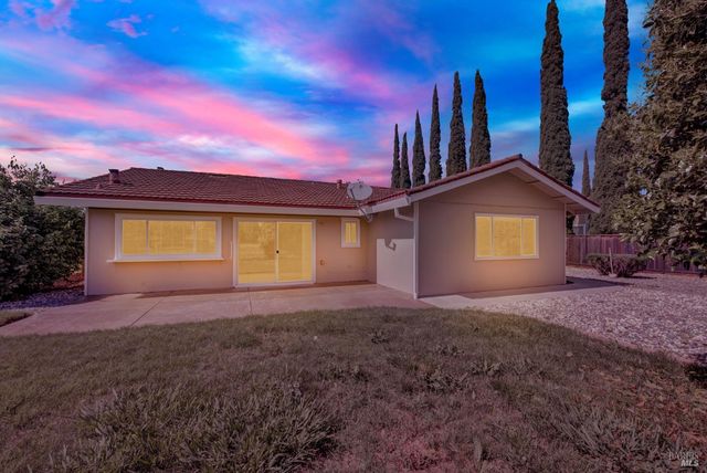 442 Yellowstone Dr, Vacaville, CA 95687