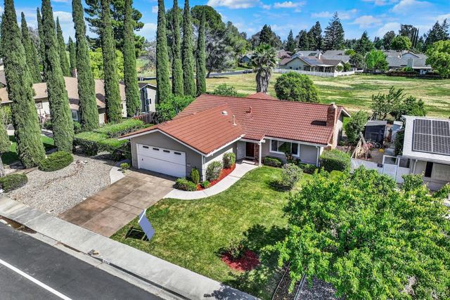 442 Yellowstone Dr, Vacaville, CA 95687