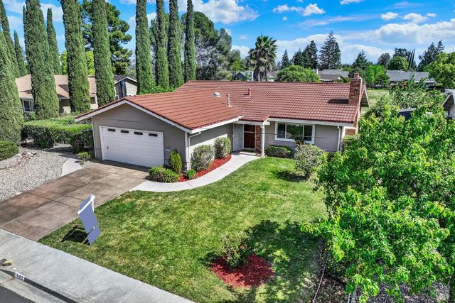 442 Yellowstone Dr, Vacaville, CA 95687
