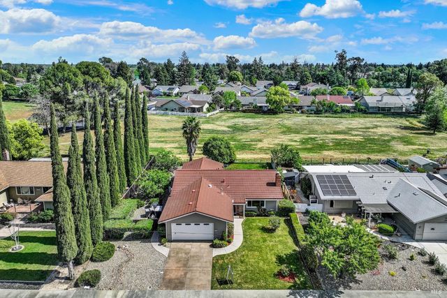 442 Yellowstone Dr, Vacaville, CA 95687
