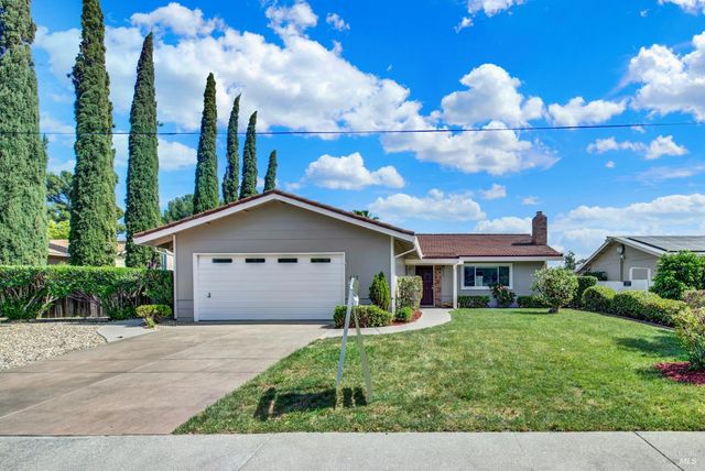 442 Yellowstone Dr, Vacaville, CA 95687