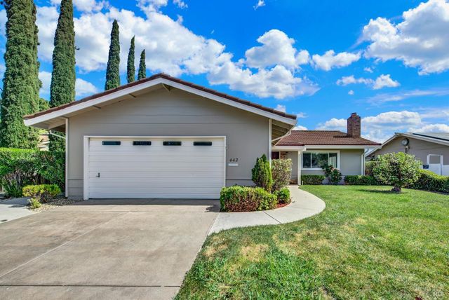 442 Yellowstone Dr, Vacaville, CA 95687