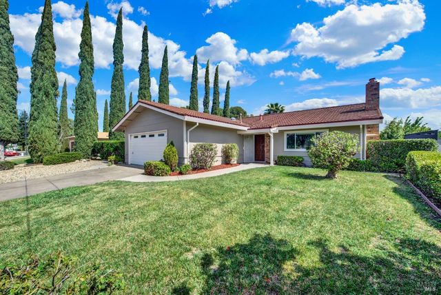 442 Yellowstone Dr, Vacaville, CA 95687