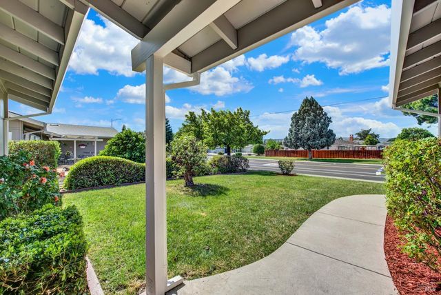 442 Yellowstone Dr, Vacaville, CA 95687
