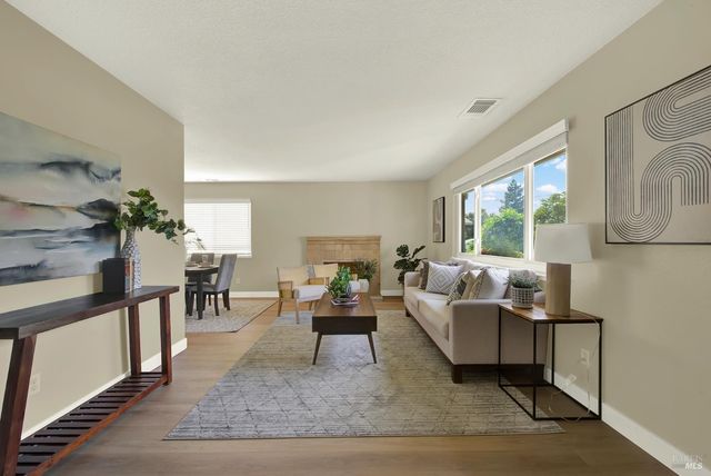 442 Yellowstone Dr, Vacaville, CA 95687