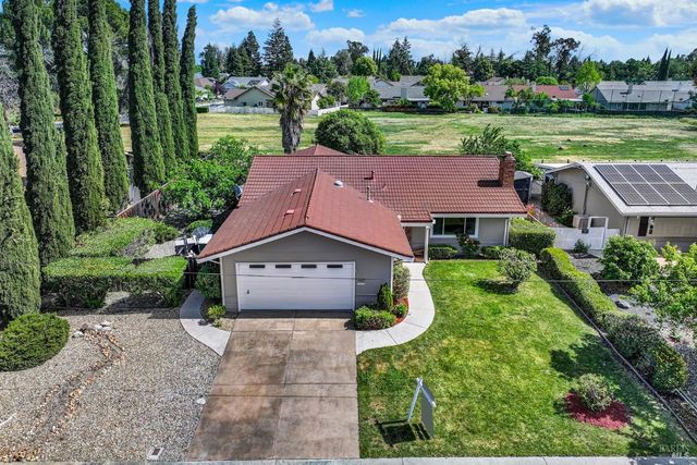 442 Yellowstone Dr, Vacaville, CA 95687