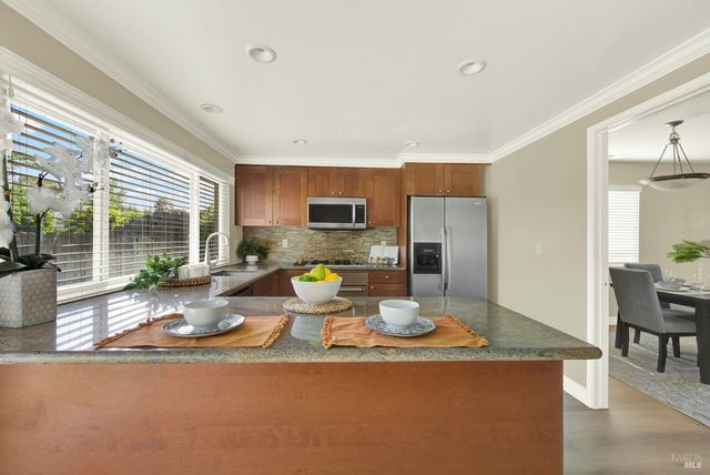 442 Yellowstone Dr, Vacaville, CA 95687