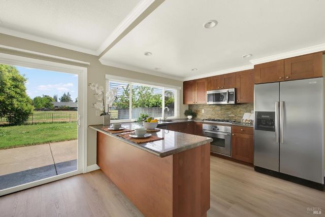 442 Yellowstone Dr, Vacaville, CA 95687