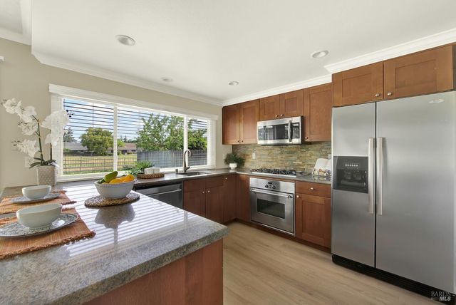 442 Yellowstone Dr, Vacaville, CA 95687