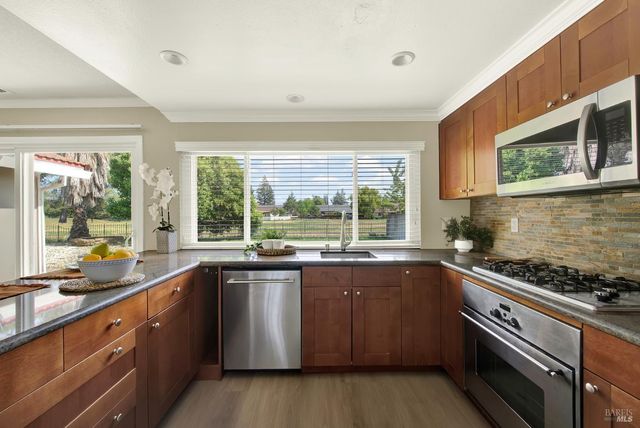 442 Yellowstone Dr, Vacaville, CA 95687