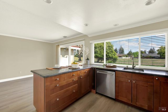 442 Yellowstone Dr, Vacaville, CA 95687