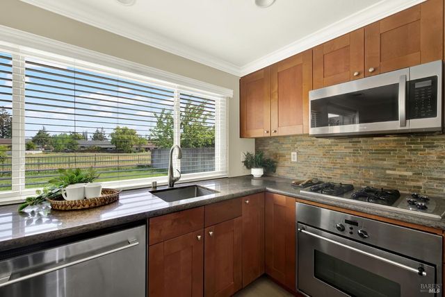 442 Yellowstone Dr, Vacaville, CA 95687