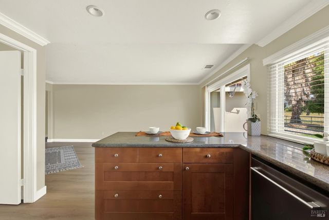 442 Yellowstone Dr, Vacaville, CA 95687