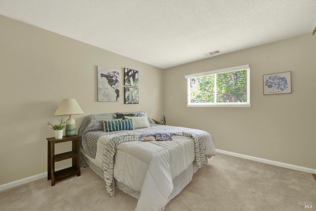 442 Yellowstone Dr, Vacaville, CA 95687