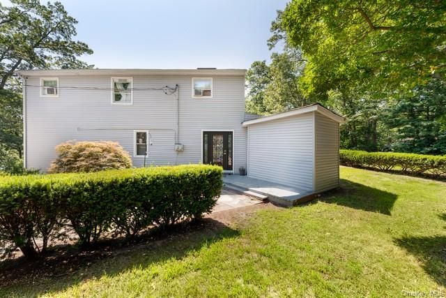 10 Sunnyside Drive, Sound Beach, NY 11789