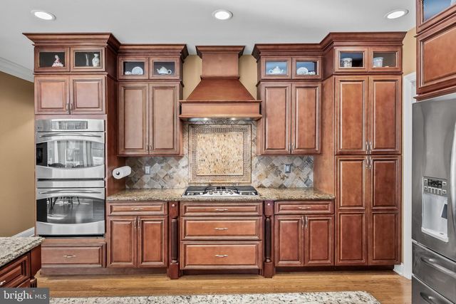 3 S LAKESIDE DR W, Medford, NJ 08055