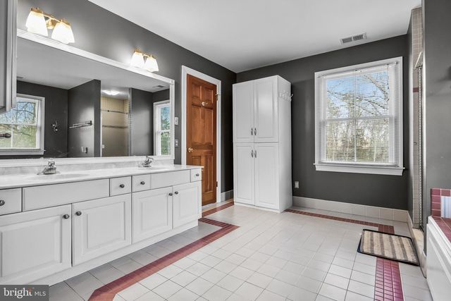 3 S LAKESIDE DR W, Medford, NJ 08055