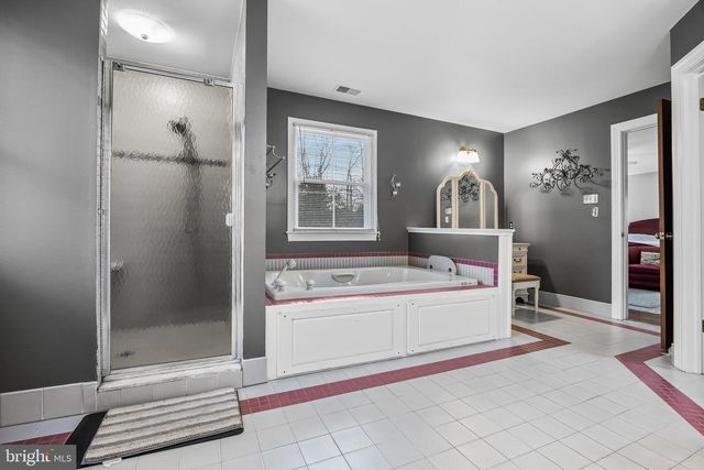 3 S LAKESIDE DR W, Medford, NJ 08055