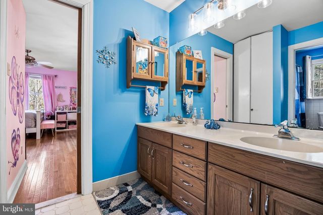 3 S LAKESIDE DR W, Medford, NJ 08055