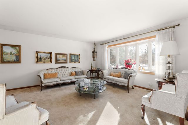 550 E North Broadway Street, Lombard, IL 60148