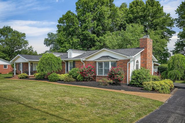 708 Dry Creek Rd, Smithville, TN 37166