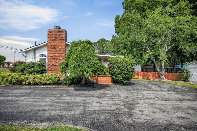 708 Dry Creek Rd, Smithville, TN 37166
