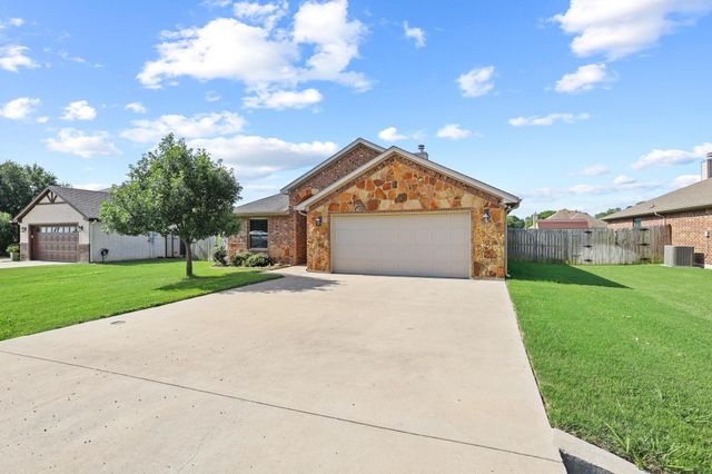 1208 Mary Ann Court, Tioga, TX 76271