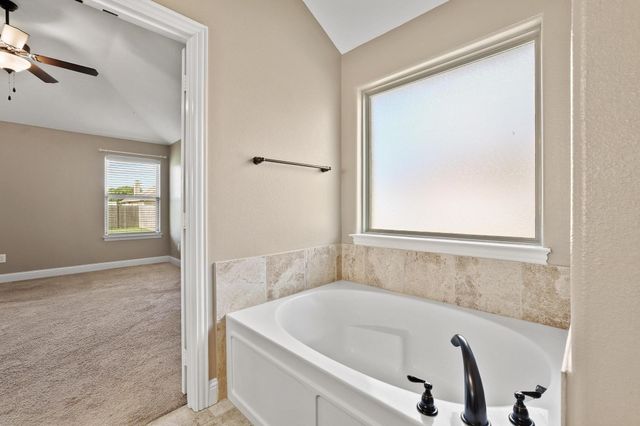 1208 Mary Ann Court, Tioga, TX 76271