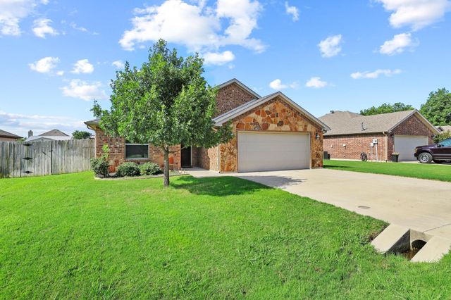 1208 Mary Ann Court, Tioga, TX 76271