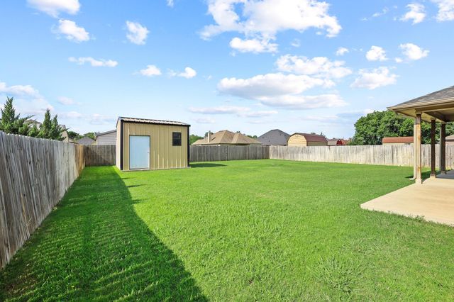1208 Mary Ann Court, Tioga, TX 76271