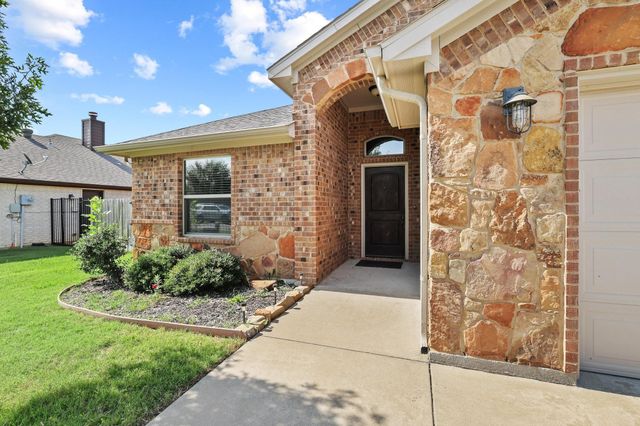 1208 Mary Ann Court, Tioga, TX 76271