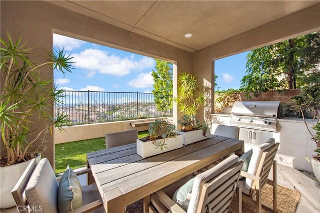 551 Serrano Summit, Lake Forest, CA 92630